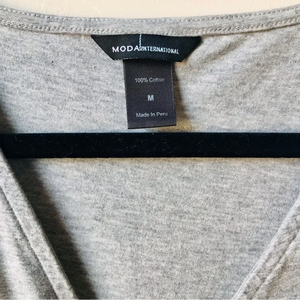 Moda Grey Ruched-Side Tee (Size M) - Picture 6 of 6